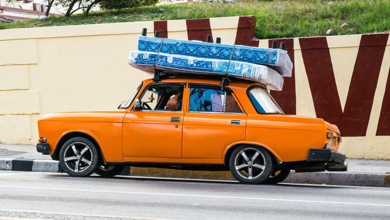 Car with mattresses on roof
