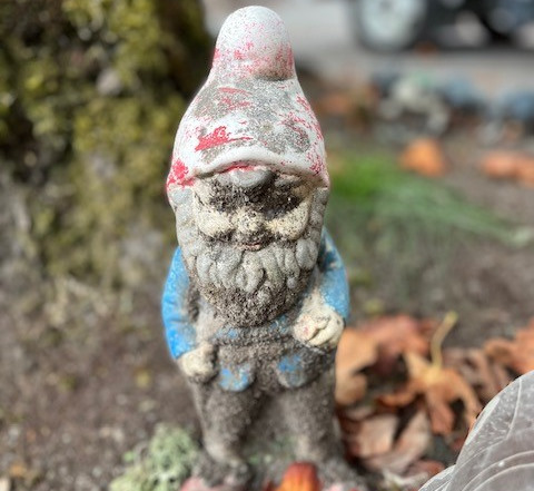 dirty gnome with red hat